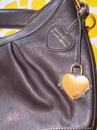 Bolso de hombro Juicy Couture marrón y dorado