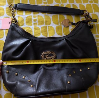 Bolso de hombro Juicy Couture marrón y dorado