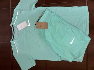 Conjunto Nike Running Verde Talla M