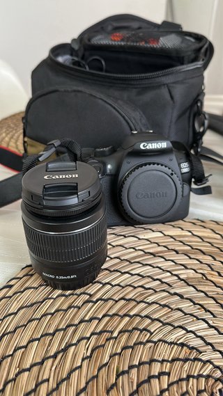Canon EOS 1300D+objetivo 18-55mm+cargador+bolsa