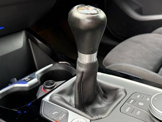 BMW Serie 2 2021 218i M-Sport Manual Alpine White