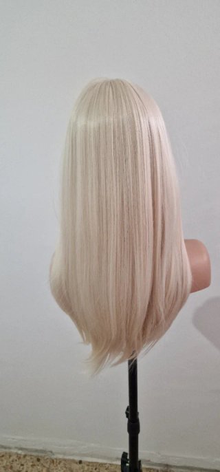 Peluca rubio platino con flequillo