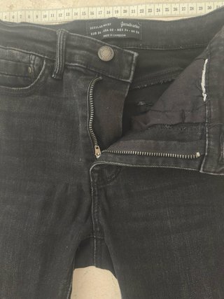 Pantalón vaquero slim negro Stradivarius