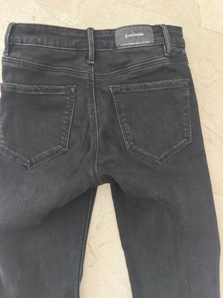 Pantalón vaquero slim negro Stradivarius