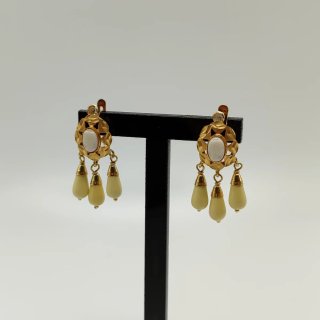 00742 PENDIENTES TIPO CORAL BALNCO DE ORO DE 18K