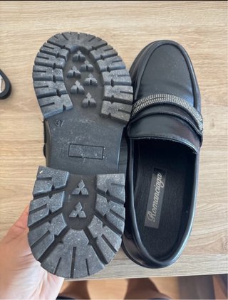 Mocasines negros con detalle pedrería