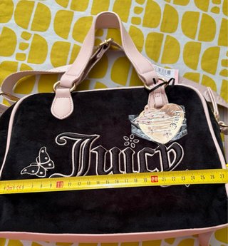 Bolso baúl Juicy Couture negro y rosa