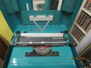 Macchina da scrivere Olivetti Studio 45 verde