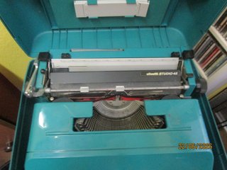 Macchina da scrivere Olivetti Studio 45 verde