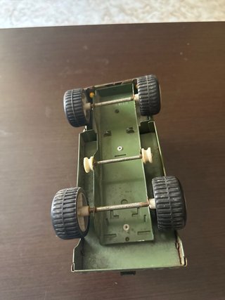 Ambulancia militar de juguete