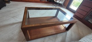 Mesa de centro de madera y cristal