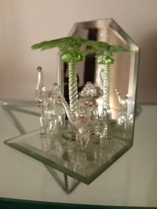 Figuritas de cristal elefantes y palmera