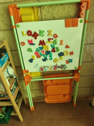 Pizarra Infantil de Pie con Accesorios