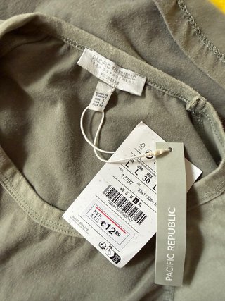 Camiseta gris verde con estrella