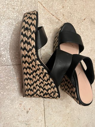 Sandalias de cuña, tiras color negro