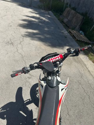 Beta RR50 Roja y Blanca