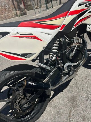 Beta RR50 Roja y Blanca