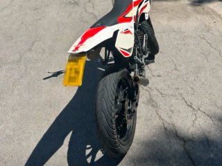 Beta RR50 Roja y Blanca