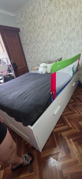 Cama doble con cajones
