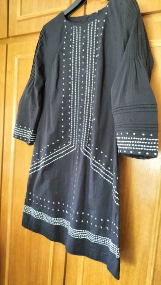 Vestido MIDI negro con mangas globo