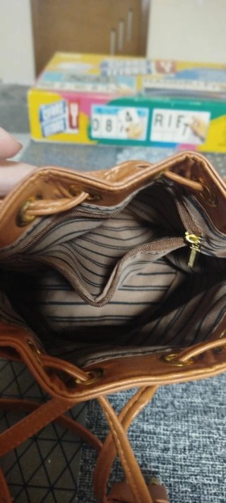 Bolso de hombro tipo cubo