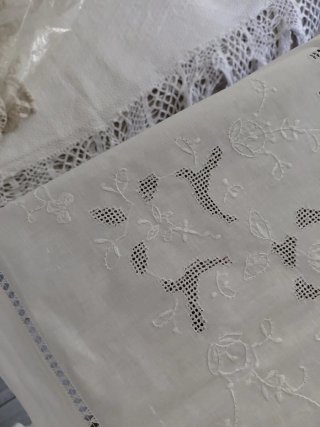 Lenzuolo lino con 2 federe ricamate a mano