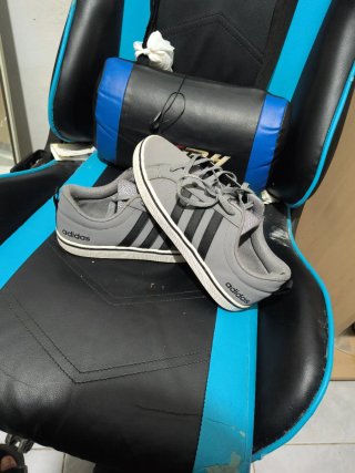 Zapatillas Adidas grises y negras