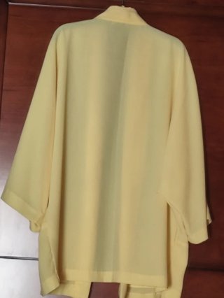 Kimono amarillo Stradivarius