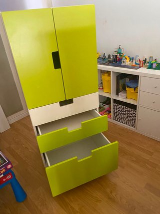 Mueble infantil verde y blanco