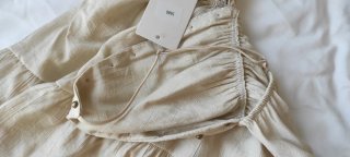 Vestido de tirantes beige verano