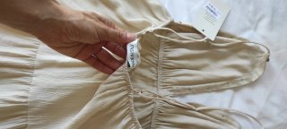 Vestido de tirantes beige verano