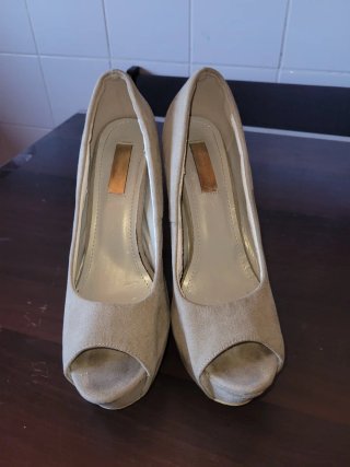 Zapatos de tacón beige