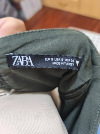 Top Zara verde oliva