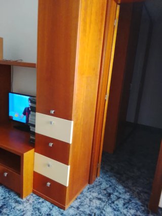 Mueble alto madera nogal 1 puerta 4 cajones