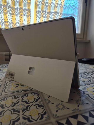 Microsoft Surface Pro 9 - Original Box