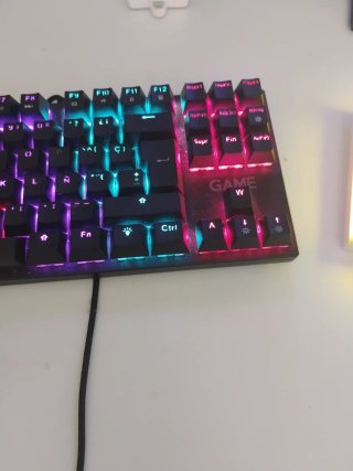 Teclado Mayus RGB gaming cómodo precio negociable