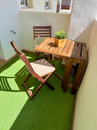 Mesa IKEA APPLARO y 2 sillas plegables