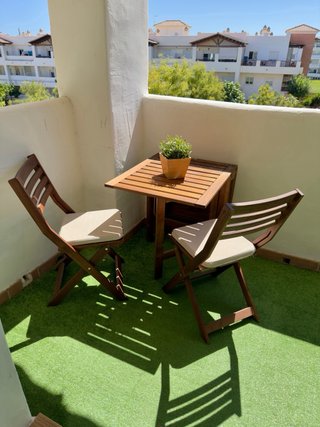 Mesa IKEA APPLARO y 2 sillas plegables