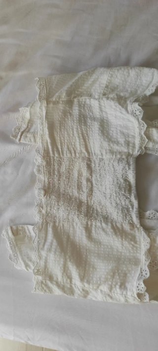 Camisa de tirantes con escote y encaje