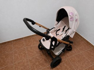 Cochecito bebé niña rosa con flores