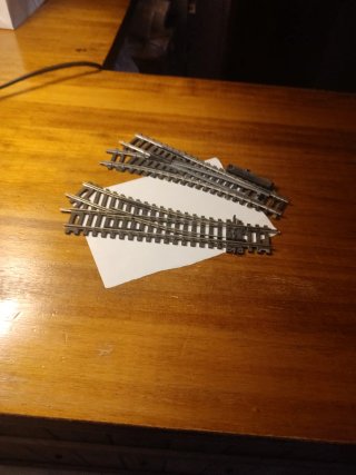 Desvíos PECO H0 Izda y HORNBY Dcha Maqueta Tren