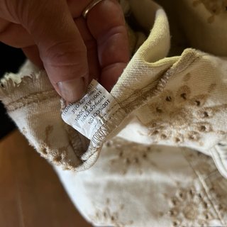 Cazadora beige bordada