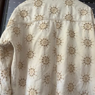 Cazadora beige bordada