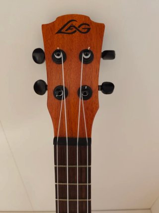 Ukelele LAG 77