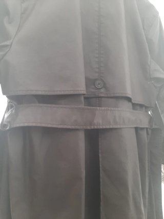 Gabardina de Zara nueva colección, efecto encerado