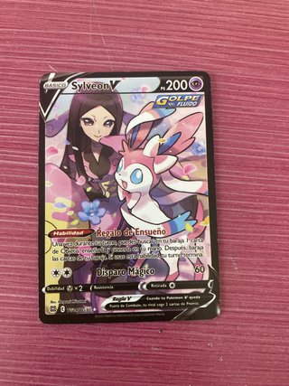Carta Pokémon Sylveon V - Golpe Fluido