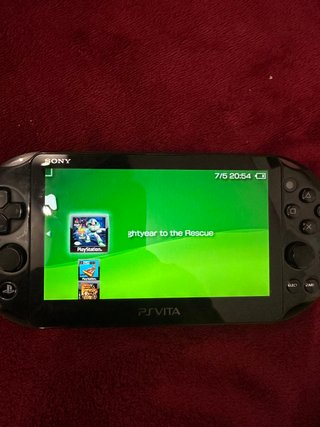 PS Vita Slim Negra + FIFA 15 + Accesorios