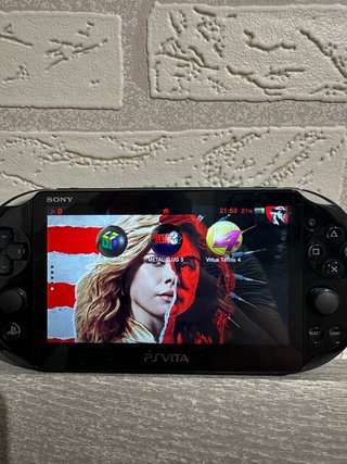 PS Vita Slim Negra + FIFA 15 + Accesorios