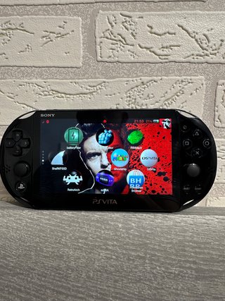 PS Vita Slim Negra + FIFA 15 + Accesorios