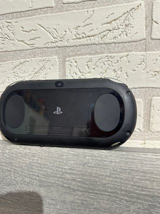 PS Vita Slim Negra + FIFA 15 + Accesorios